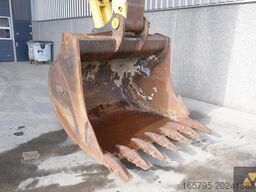 Komatsu PC490LC-11