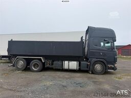 Scania R164G 580 V8 6x2 hook truck w/ box.
