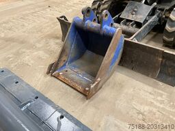 JCB 8008