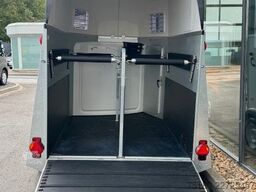 HUMBAUR Xanthos mit AERObug Pferdeanhänger 2,4t