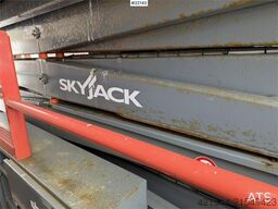 SkyJack SJ9250 scissor lift