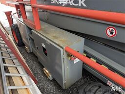 SkyJack SJ9250 scissor lift