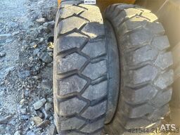 Volvo EW140B wheel digger w/ narrow bucket and rototilt.