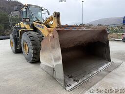 Komatsu WA500-7 wheel loader with a bucket