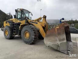 Komatsu WA500-7 wheel loader with a bucket