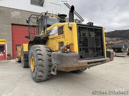 Komatsu WA500-7 wheel loader with a bucket