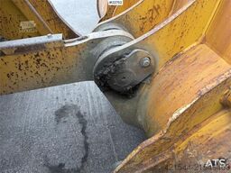 Komatsu WA500-7 wheel loader with a bucket