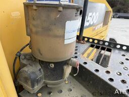 Komatsu WA500-7 wheel loader with a bucket