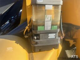 Volvo L35B wheel loader w/ bucket, pallet forks and new