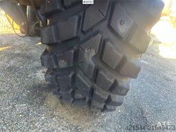 Volvo L35B wheel loader w/ bucket, pallet forks and new