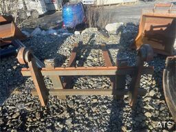 Volvo L35B wheel loader w/ bucket, pallet forks and new