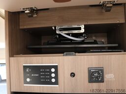 Carado T 447 AT8G+TV+Thule+DoppelRFK+Hubbett