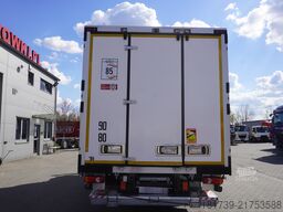 Renault D12 / Lamberet refrigerated truck / lift