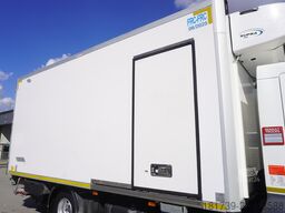 Renault D12 / Lamberet refrigerated truck / lift