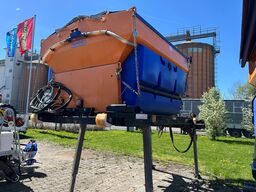 Mercedes-Benz Unimog U535 mit Schmidt S30 Streuer