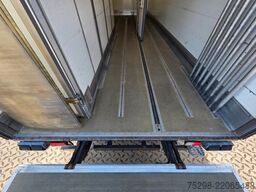 MERCEDES-BENZ Axor 1826 / Ldbw/Triple Verdampfer/ Carrier