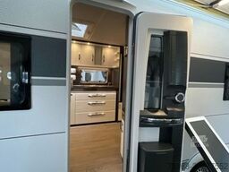 HOBBY Prestige 720 UKFe Abverkauf / 2500 kg