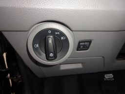 VOLKSWAGEN T6.1 Transporter 150PS DSG lang 9-Sitz AHK Navi