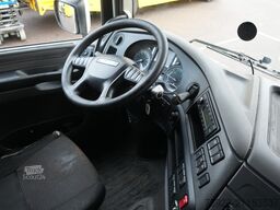 DAF XF 440 Space Cab tractor unit