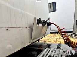 Ekeri box semi-trailer.