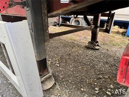 Ekeri box semi-trailer.