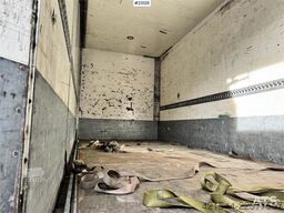 Ekeri box semi-trailer.