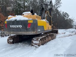 Volvo EC250DNL with 3 excavator buckets