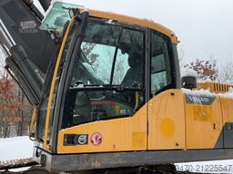 Volvo EC250DNL with 3 excavator buckets