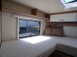 BÜRSTNER Limited T 727 G Markise, el. Hubbet, SAT/TV