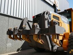Volvo G946B AWD