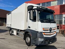 MERCEDES-BENZ 4x Antos 1843 4x2 Kühler