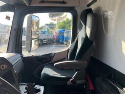 MERCEDES-BENZ 4x Antos 1843 4x2 Kühler