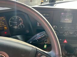 MERCEDES-BENZ 4x Antos 1843 4x2 Kühler