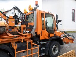 MERCEDES-BENZ Unimog 423 mit Mulag Front Heckmähkombination E6