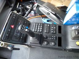 MERCEDES-BENZ Unimog 423 mit Mulag Front Heckmähkombination E6