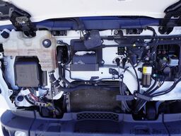 Renault D210 12T / Bitemperature Refrigerator