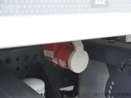 Mercedes-Benz Actros 2545 6×2 MP5 / KRONE refrigerator