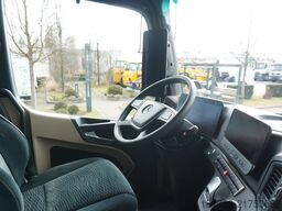 Mercedes-Benz Actros 2545 6×2 MP5 / KRONE refrigerator