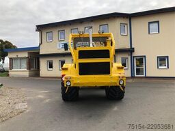 Kirovets K700A V8