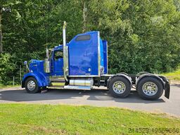 Kenworth W900L