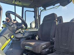Valtra Q305