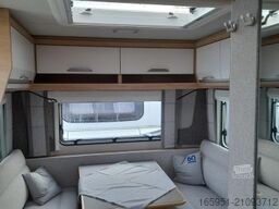 Knaus Südwind 460 EU 60 Years Gaspaket, Bugfenster