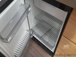 Knaus Südwind 460 EU 60 Years Gaspaket, Bugfenster