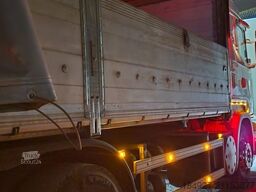 SCANIA r560