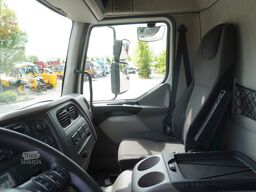 DAF LF 220 / Refrigerator 16 EPAL Multitemp