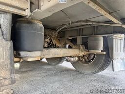 Schmitz box semi-trailer with refrigeration/freezer unit –