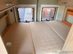 ROADCAR R 540 - mit Busbiker und Markise