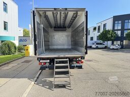 Mercedes-Benz Atego 1323L 4-Fleisch-Rohrbahnen TK T600
