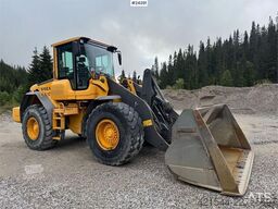 Volvo L90F Wheel Loader w/ Bucket and Pallet Forks – Low
