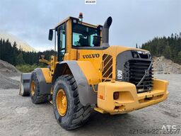 Volvo L90F Wheel Loader w/ Bucket and Pallet Forks – Low